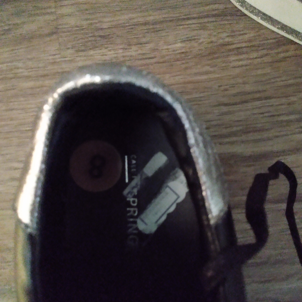 Shoes - Picture 5 of 6